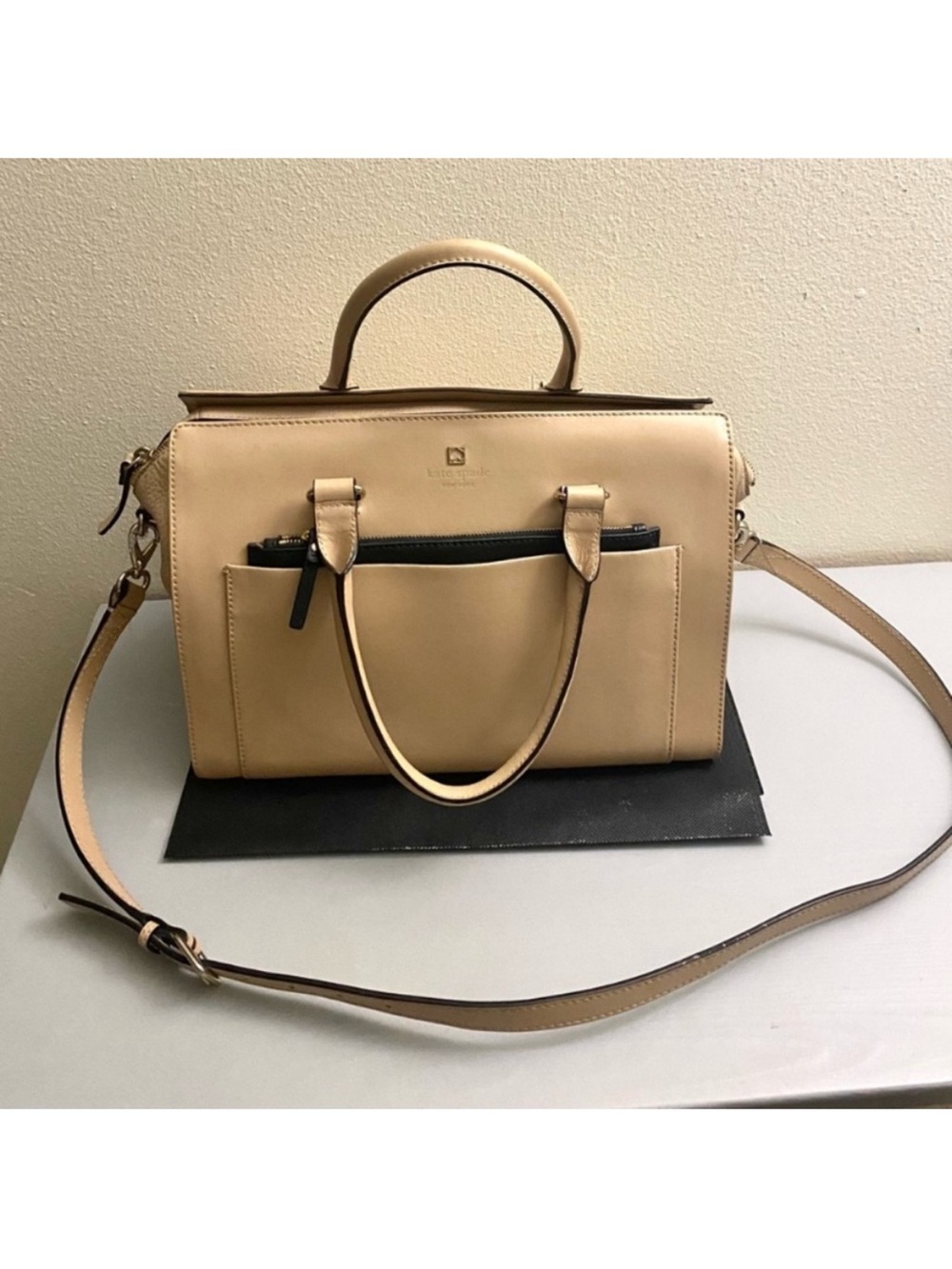 Kate Spade Elegant Beige Handbag genuine soft leather for every day. Like new.